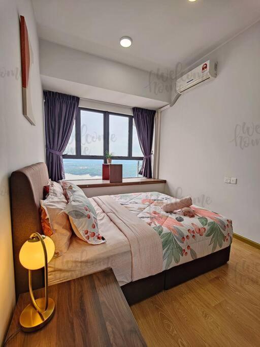 Bay Laurel, Country Garden Danga Bay By Welcome