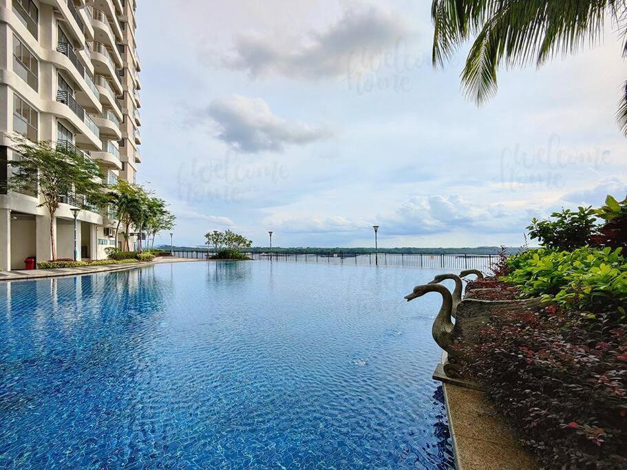 Bay Laurel, Country Garden Danga Bay By Welcome Pangsapuri